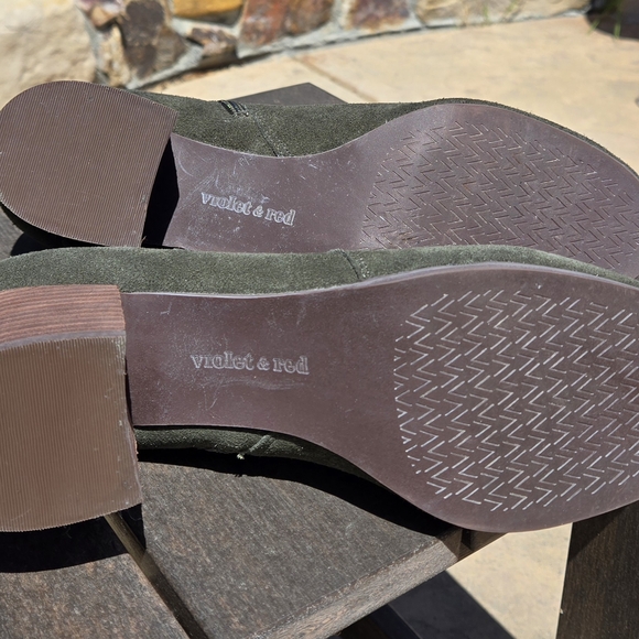 NWT Sage Green Suede Green Ankle Booties - Picture 2 of 3